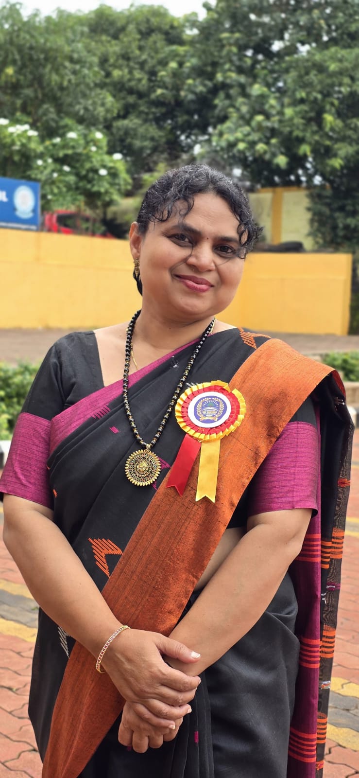 Kshama Kulkarni receiving Best Leadership in Education Award 2026